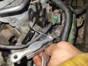 پیچ النی هواگیری TU5