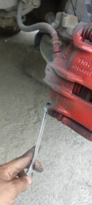 باز کردن پیچ کالیبر ترمز پژو