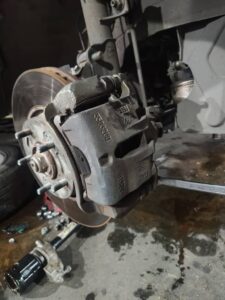 باز کردن پیچ ترمز
